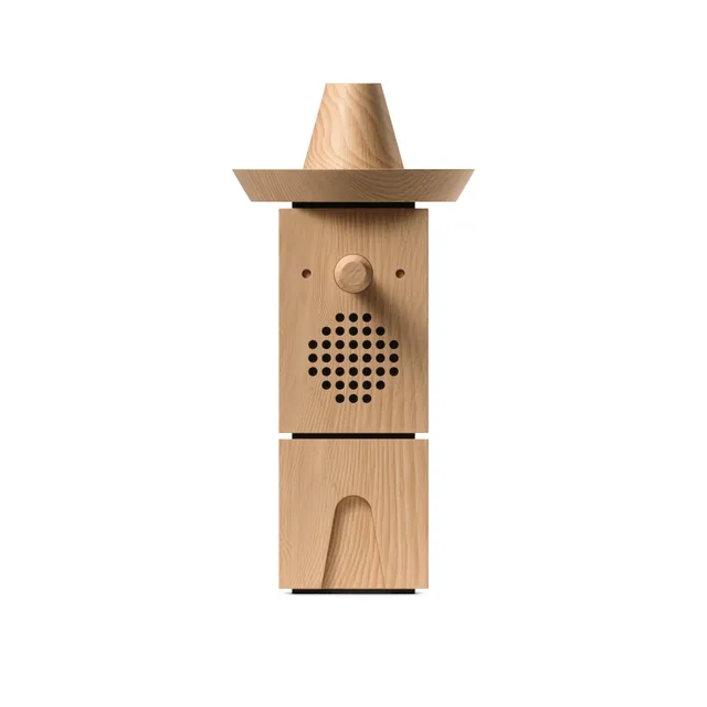 teenage-engineering-ch-8-carlo-chorsingende-holzpuppe-synthesizer-mit-midi-ble image 1